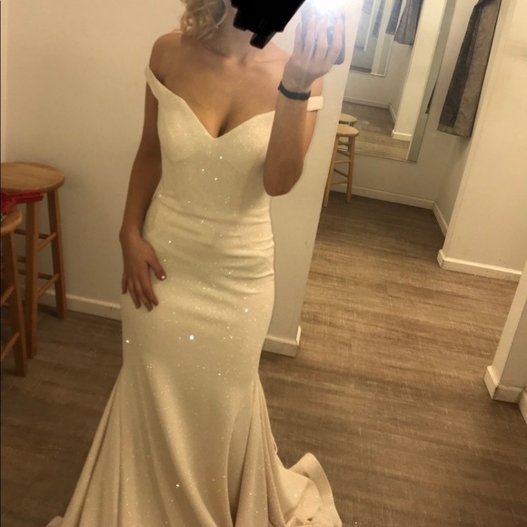 #55187 Jovani White Size 4 Gown - Prom/Pagaent - Picture 14 of 16